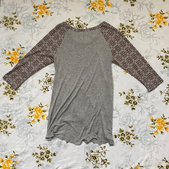 Threads Studio Size M Patterned Baseball Tee - Picture 2 of 4